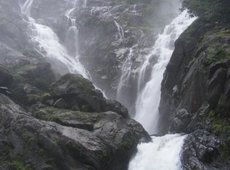 Водопад Дудхсагар (Waterfall wonders)