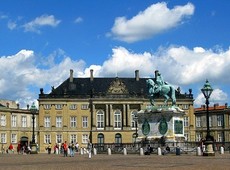 Дворец Амалиенборг