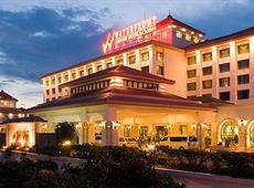 Waterfront Airport Hotel and Casino Mactan 4*