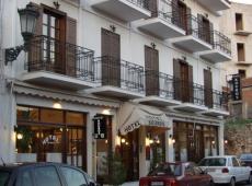 Kouros Hotel 3*