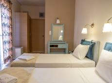 Zorbas Hotel Santorini 2*