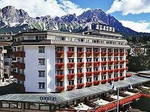 Alaska Hotel Cortina 4*