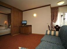 Alaska Hotel Cortina 4*