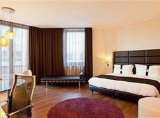 Holiday Inn Genoa City 4*