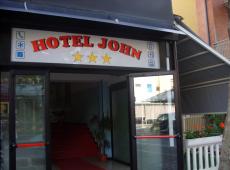Hotel John 3*