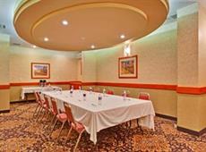 Holiday Inn Express Hotel & Suites Calgary 4*