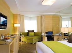 Holiday Inn Silom 4*
