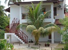Flame Tree Cottages 3*
