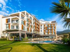 Maia Luxury Beach Hotel 4*