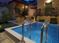 Athenian Residences Pool & Luxury Suites Apts