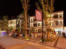 Anona Beachfront Phuket Resort 4*