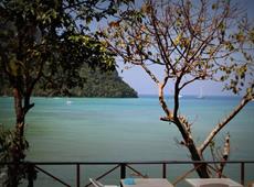 Phi Phi Cozy Sea Front Resort 2*