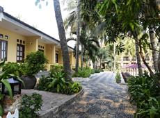Hon Rom Central Beach Resort 2*
