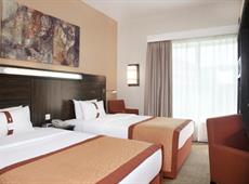 Holiday Inn Express Dubai Safa Park 3*