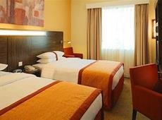 Holiday Inn Express Dubai Safa Park 3*