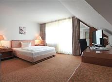 Hotel Flora Stuttgart-Mohringen 3*