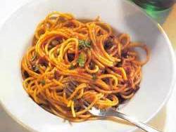 Спагетти с соусом из оливок и каперсов